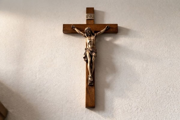 Gdzie powiesić krzyż w domu?